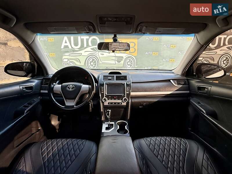 Седан Toyota Camry 2015 в Харкові