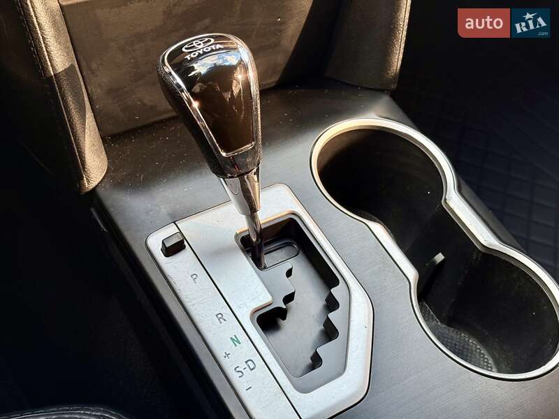 Седан Toyota Camry 2015 в Харкові