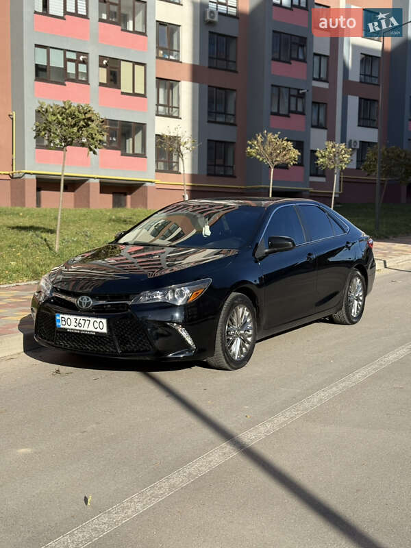 Седан Toyota Camry 2017 в Тернополе