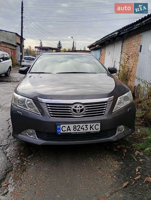 Седан Toyota Camry 2013 в Умани