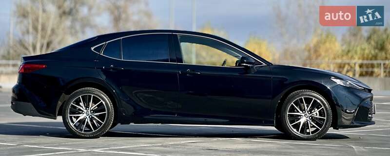 Седан Toyota Camry 2024 в Киеве