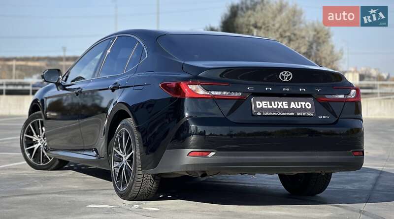 Седан Toyota Camry 2024 в Киеве