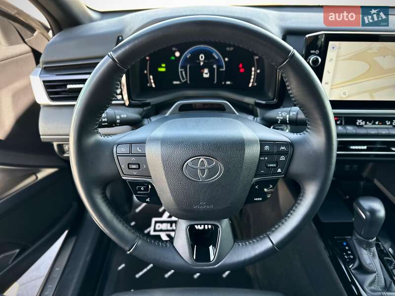 Седан Toyota Camry 2024 в Киеве
