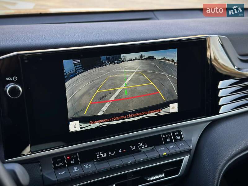 Седан Toyota Camry 2024 в Киеве