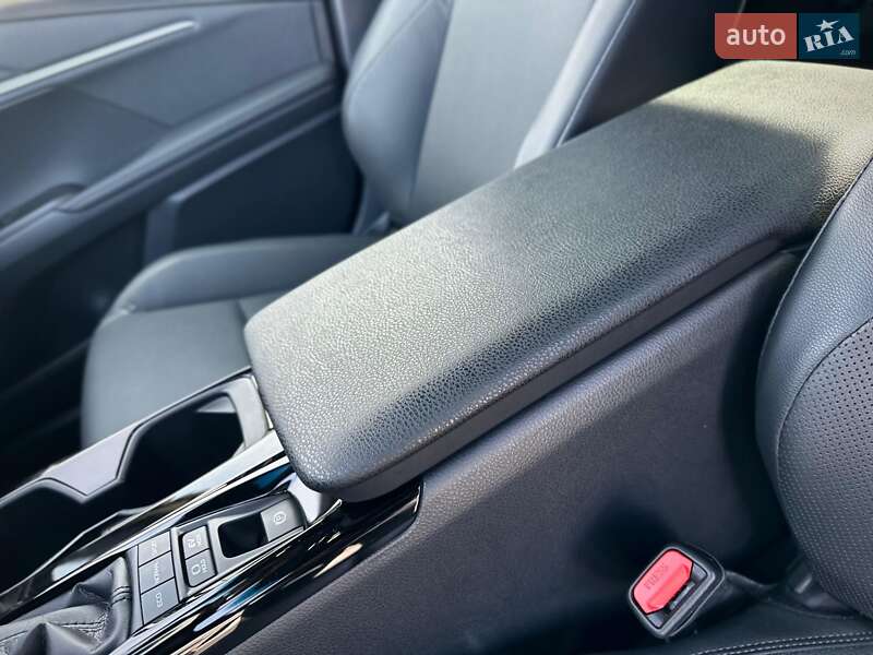 Седан Toyota Camry 2024 в Киеве