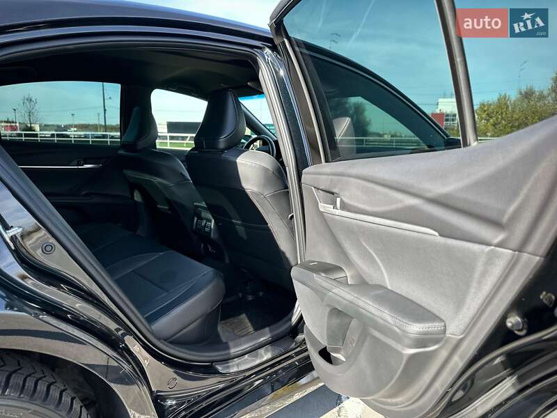 Седан Toyota Camry 2024 в Киеве