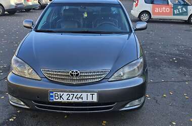 Седан Toyota Camry 2003 в Рівному