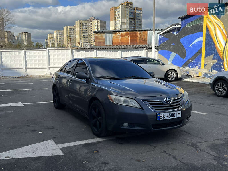 Седан Toyota Camry 2007 в Киеве