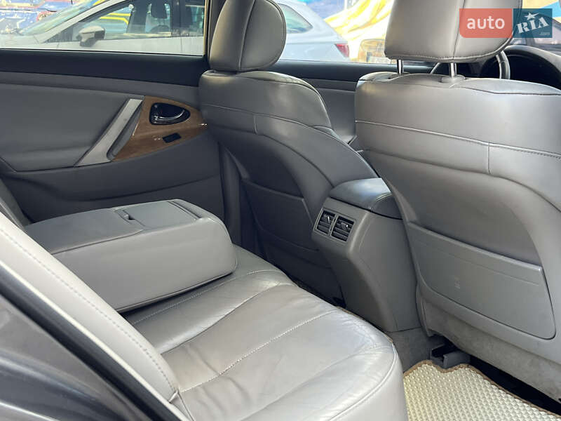Седан Toyota Camry 2007 в Киеве