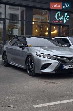Седан Toyota Camry 2019 в Киеве