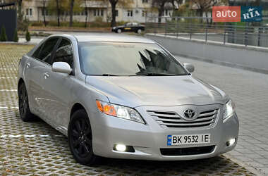 Седан Toyota Camry 2007 в Ровно