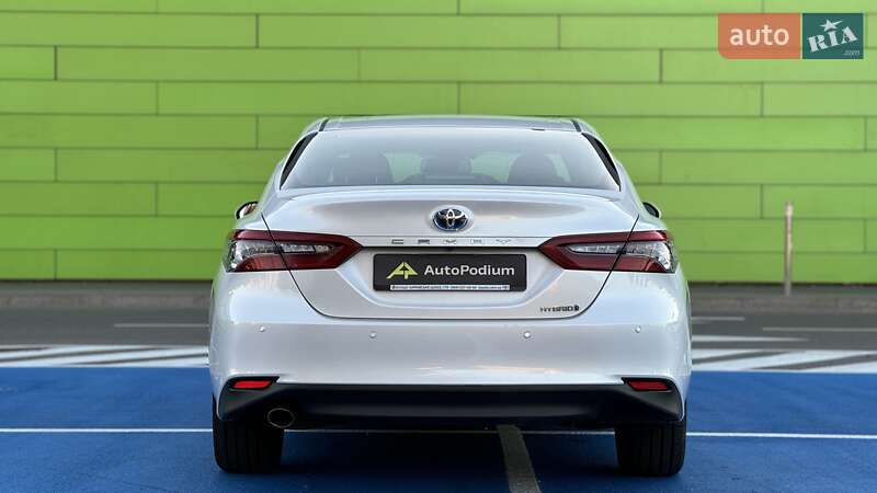 Седан Toyota Camry 2021 в Киеве