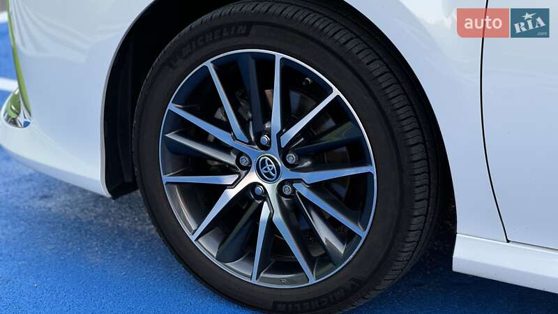 Седан Toyota Camry 2021 в Киеве