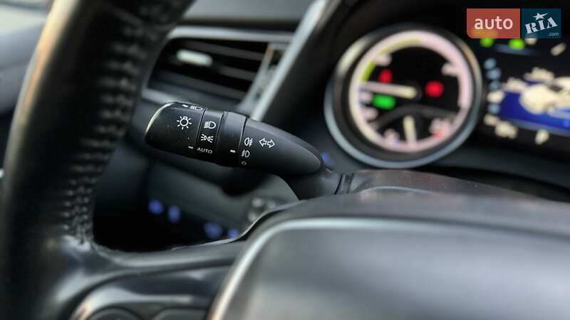 Седан Toyota Camry 2021 в Киеве