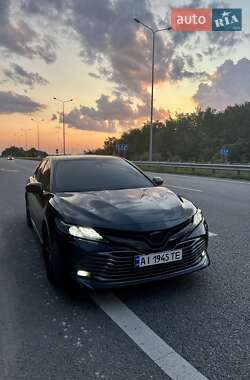 Седан Toyota Camry 2019 в Харкові