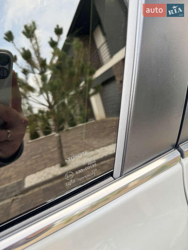 Седан Toyota Camry 2017 в Чернівцях