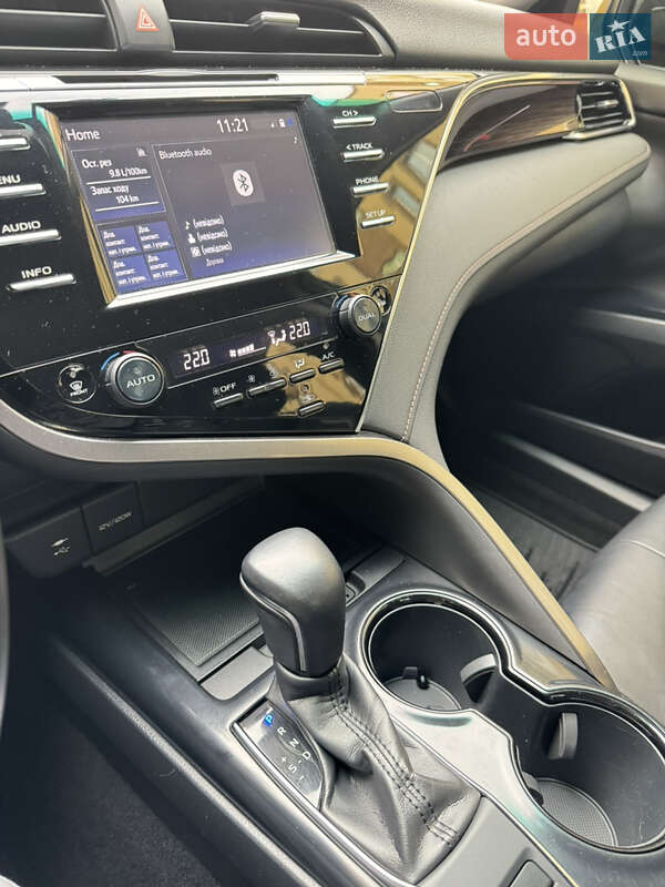 Седан Toyota Camry 2017 в Чернівцях