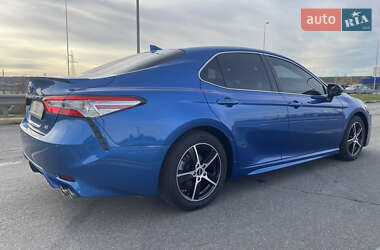 Седан Toyota Camry 2019 в Киеве