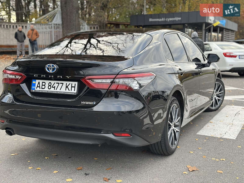 Седан Toyota Camry 2023 в Виннице