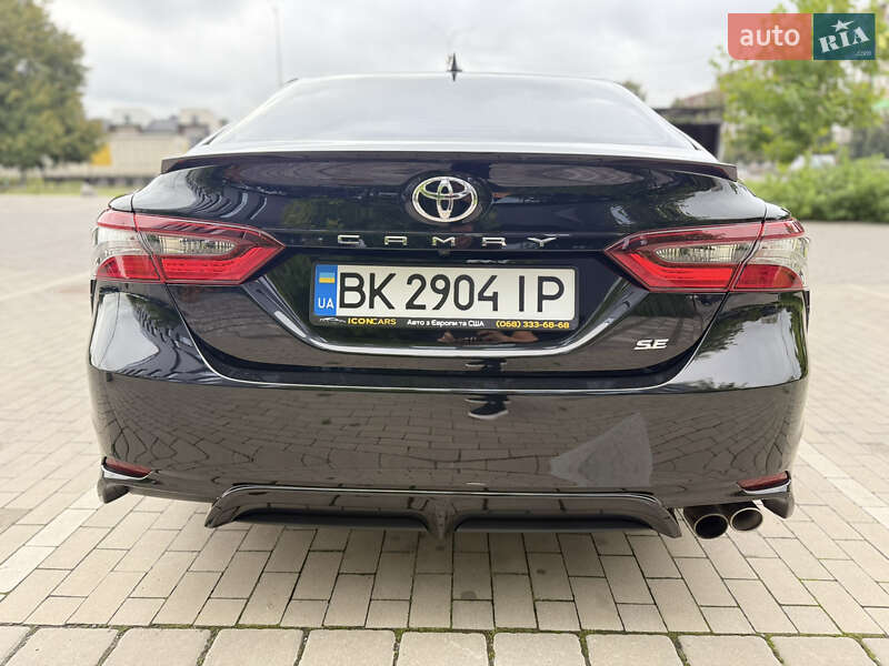 Седан Toyota Camry 2022 в Ровно