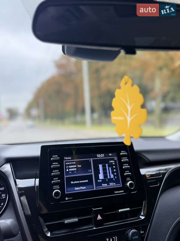 Седан Toyota Camry 2022 в Ровно