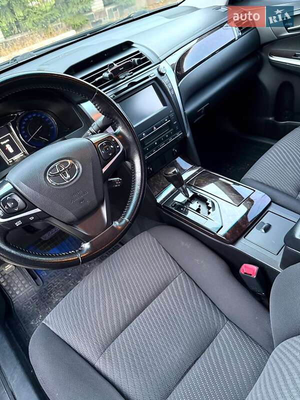 Седан Toyota Camry 2015 в Киеве