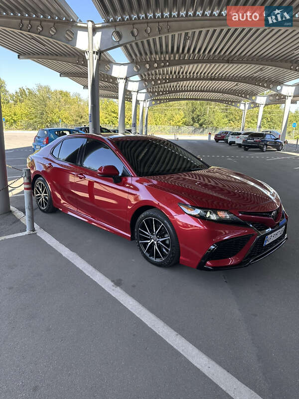 Седан Toyota Camry 2021 в Запорожье