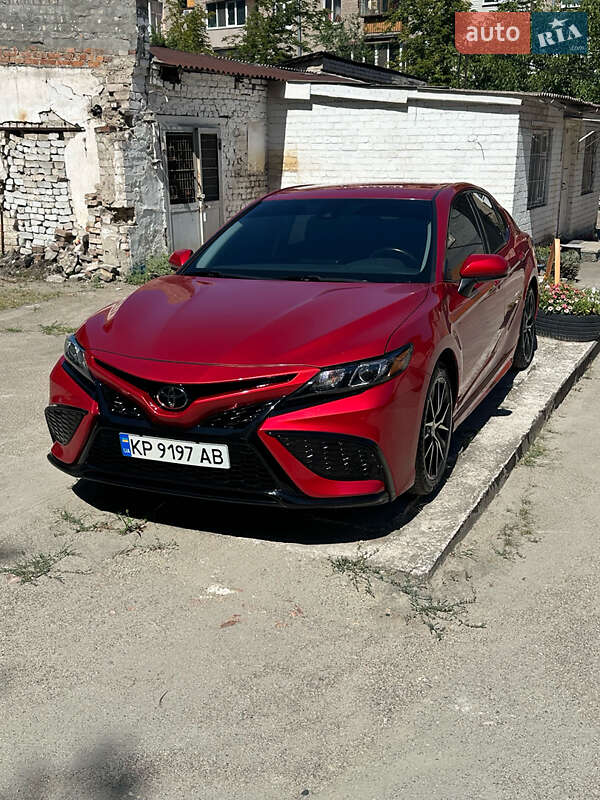 Седан Toyota Camry 2021 в Запорожье