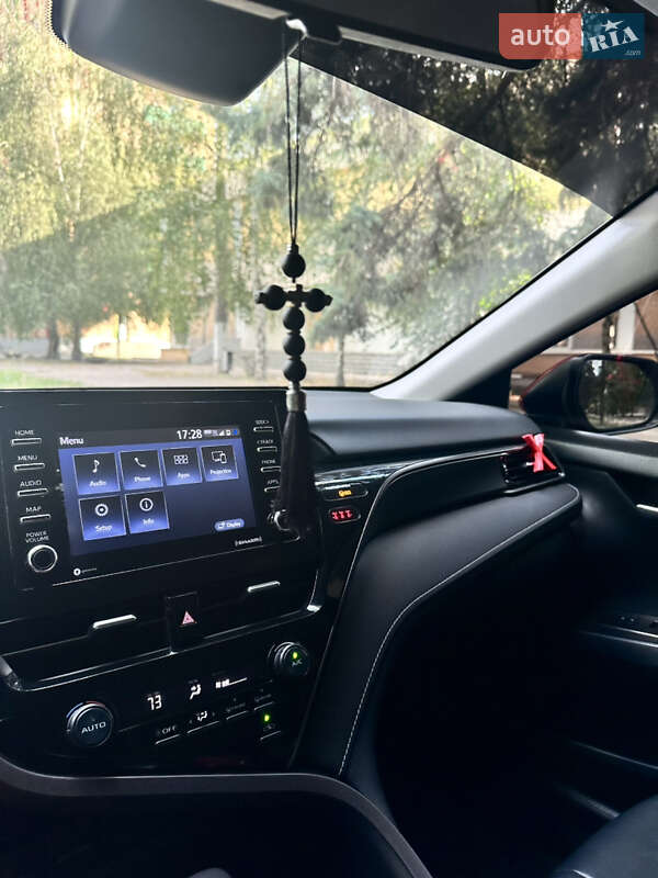 Седан Toyota Camry 2021 в Запорожье