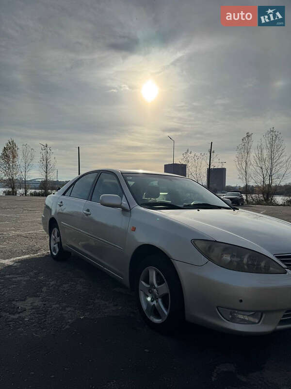 Седан Toyota Camry 2005 в Киеве
