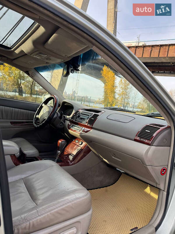 Седан Toyota Camry 2005 в Киеве