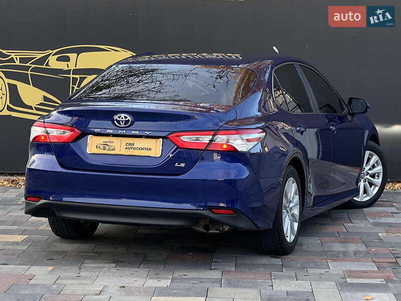 Седан Toyota Camry 2018 в Киеве