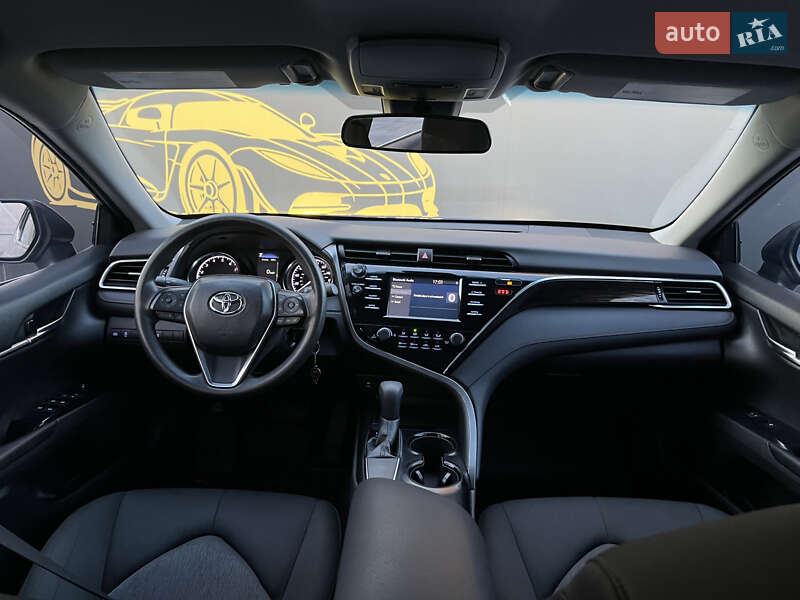 Седан Toyota Camry 2018 в Киеве