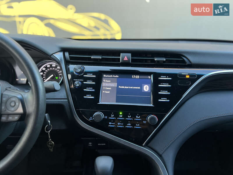 Седан Toyota Camry 2018 в Киеве