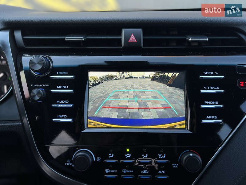 Седан Toyota Camry 2018 в Киеве