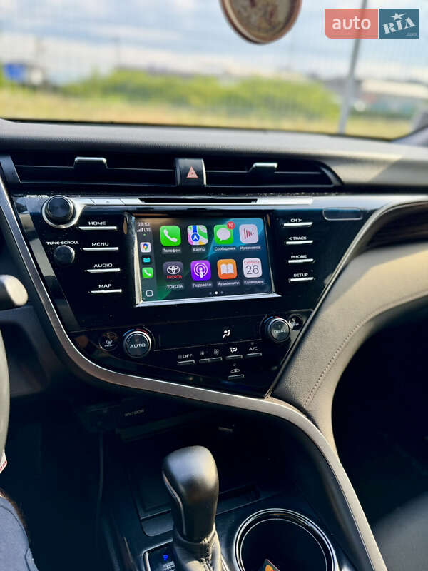 Седан Toyota Camry 2020 в Хусте