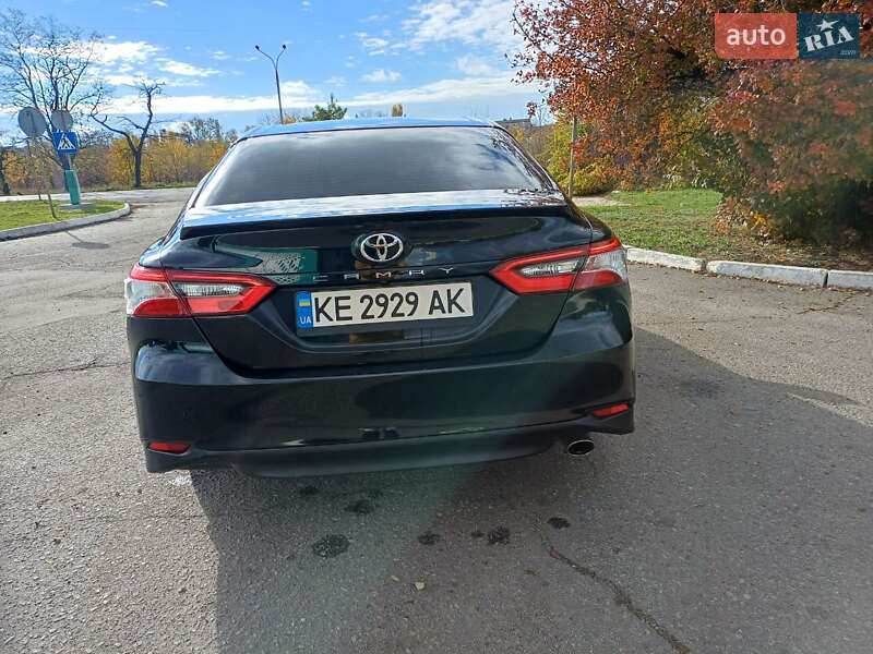 Седан Toyota Camry 2020 в Павлограде