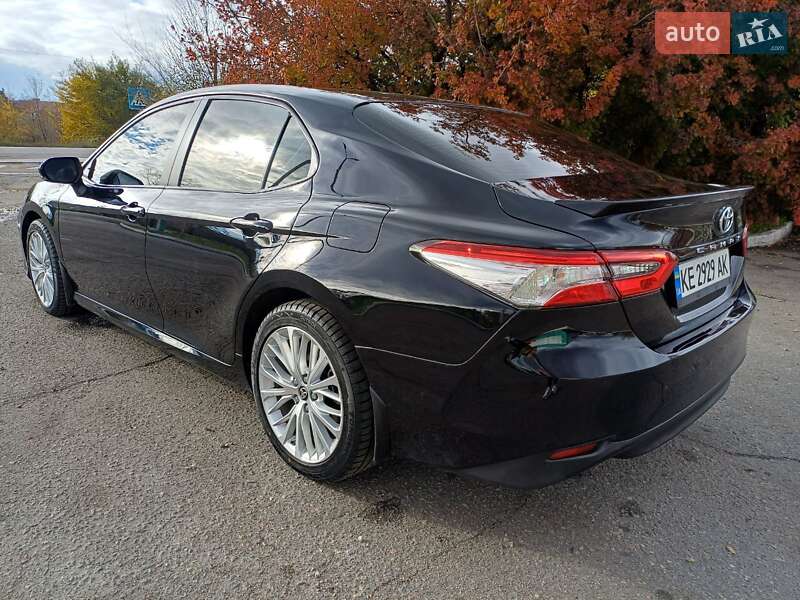 Седан Toyota Camry 2020 в Павлограде