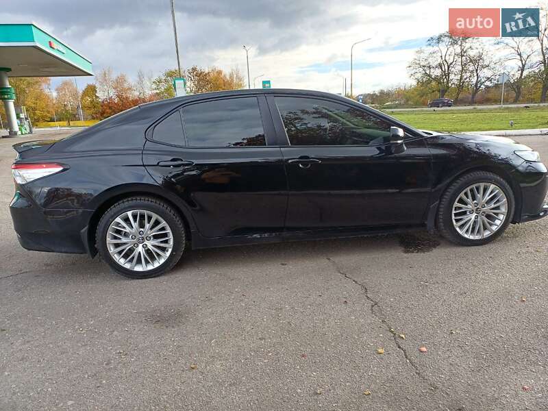 Седан Toyota Camry 2020 в Павлограде