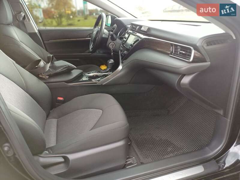 Седан Toyota Camry 2020 в Павлограде