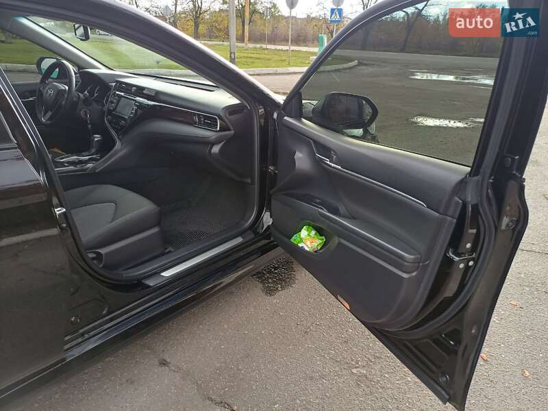 Седан Toyota Camry 2020 в Павлограде