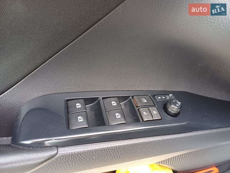 Седан Toyota Camry 2020 в Павлограде