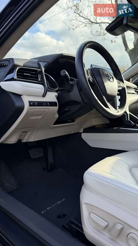 Седан Toyota Camry 2021 в Днепре