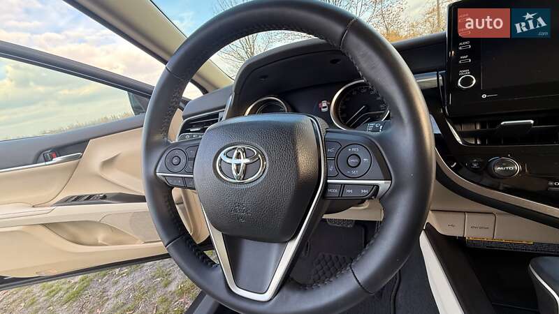 Седан Toyota Camry 2021 в Днепре