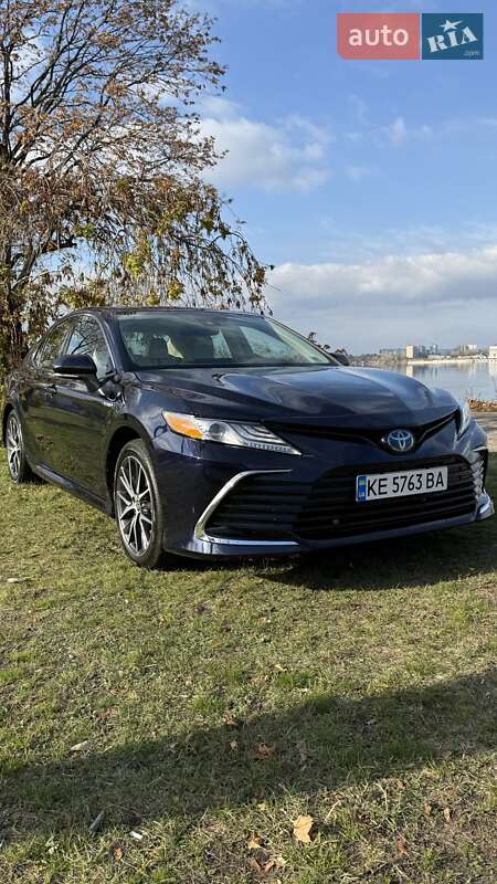 Седан Toyota Camry 2021 в Днепре
