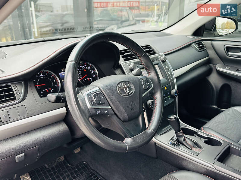 Седан Toyota Camry 2017 в Харькове