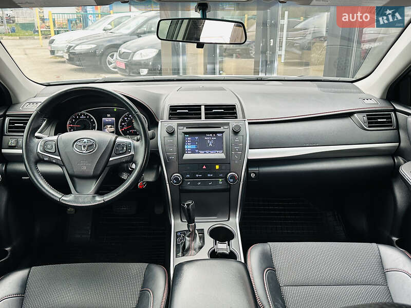 Седан Toyota Camry 2017 в Харькове