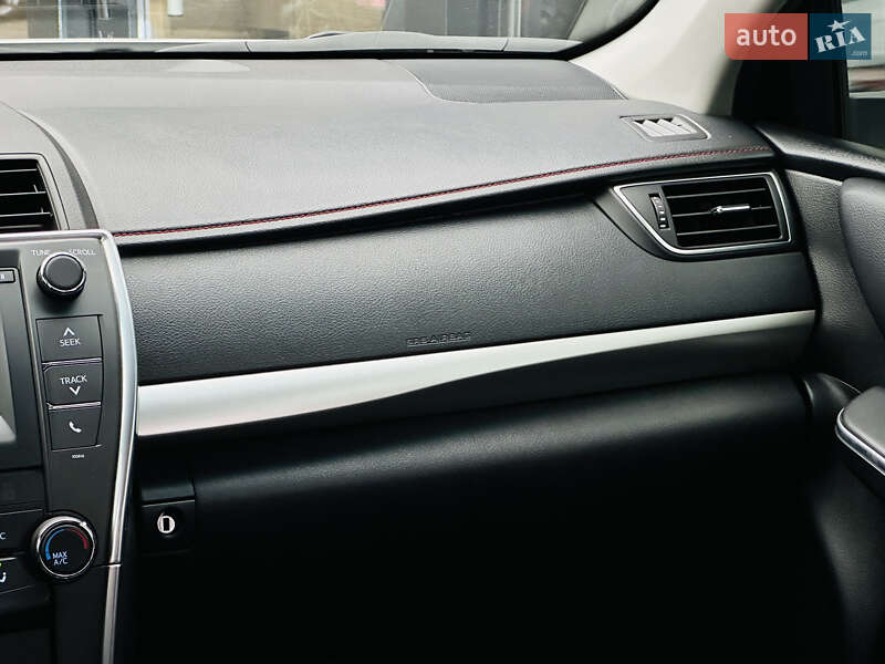 Седан Toyota Camry 2017 в Харькове