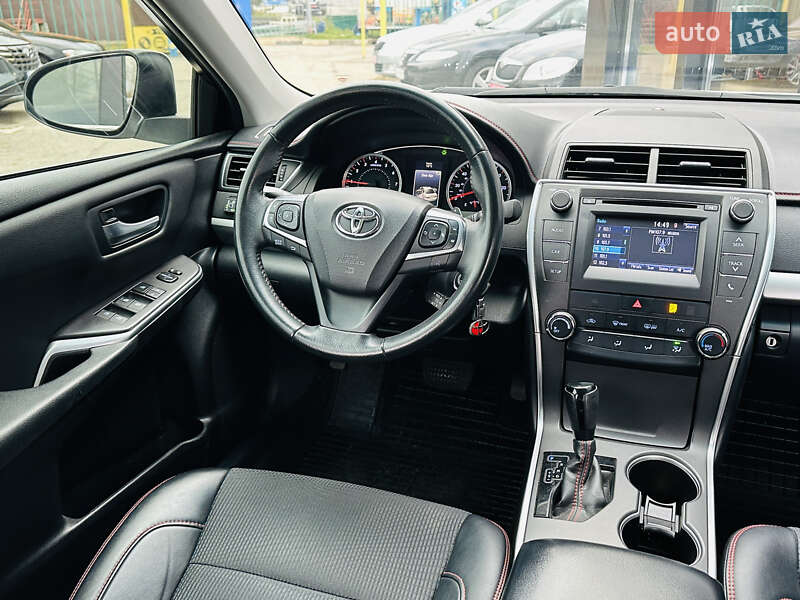 Седан Toyota Camry 2017 в Харькове