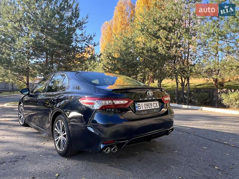 Седан Toyota Camry 2017 в Кременчуці